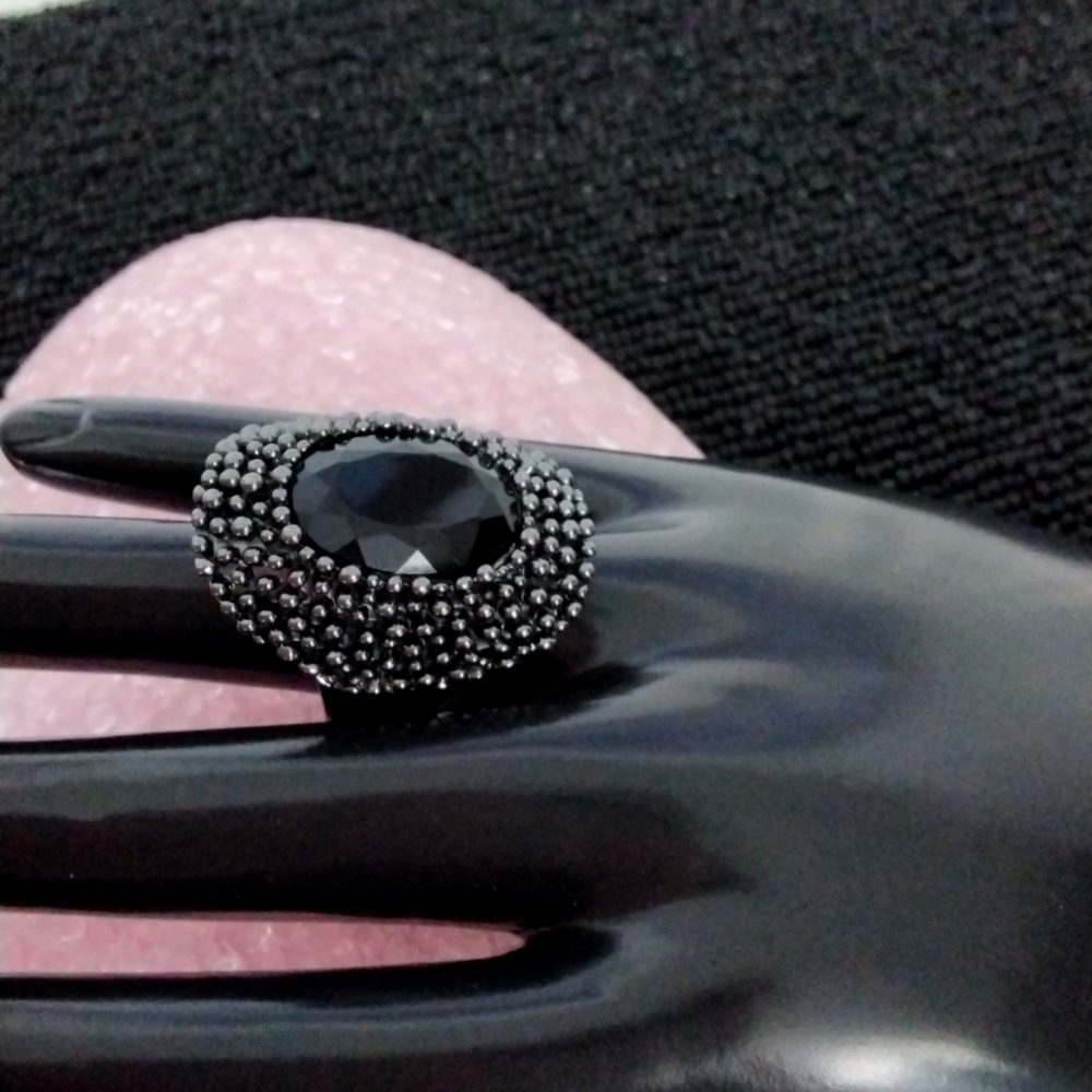 Large Onyx statement ring - Picture 2 of 9